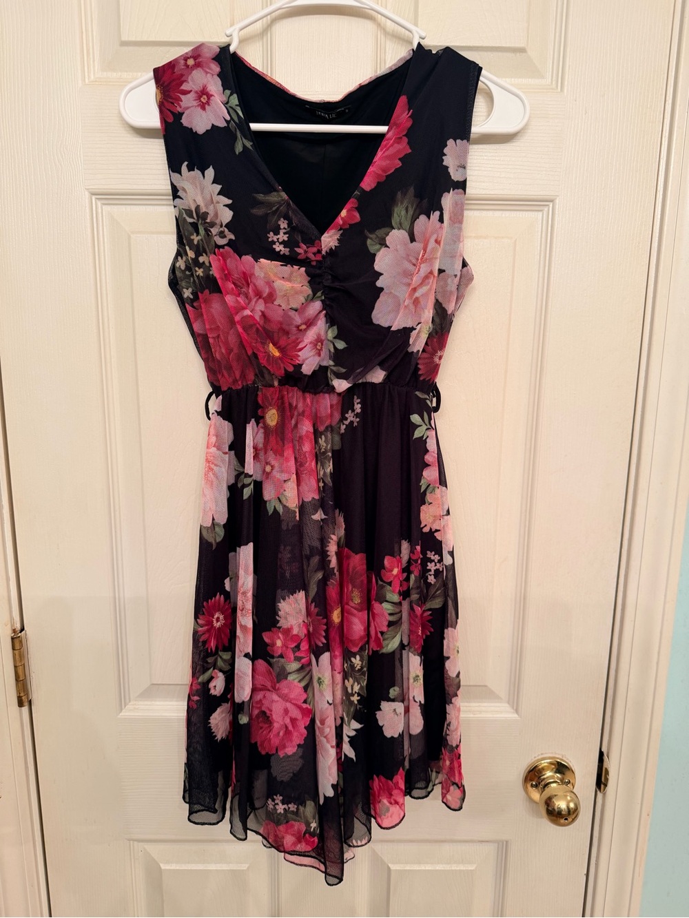 Nuna Lie Floral V-Neck Black & Pink Sleeveless Dress